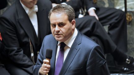 Le ministre du Travail, de l'Emploi et de la Sant&eacute; Xavier Bertrand r&eacute;pond aux questions des d&eacute;put&eacute;s &agrave; l'Assembl&eacute;e nationale, le 7 d&eacute;cembre 2011.&nbsp; (MEHDI FEDOUACH / AFP)