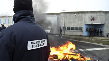 Le mouvement de blocage des prisons par les surveillants pénitentiaires, à la mi-janvier 2018, notamment à la prison d'Orléans-Saran. (MAXPPP)