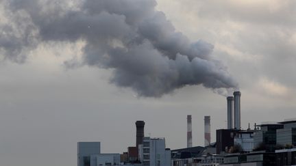 Oxfam et les Amis de la Terre ont dévoilé une étude consacrée à l'empreinte carbone des banques, le 28 novembre 2019.&nbsp;(Photo d'illustration) (MANUEL COHEN / AFP)