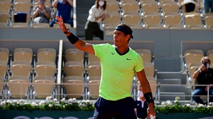 Rafael Nadal à Roland-Garros, le 7 juin 2021. (MARTIN BUREAU / AFP)