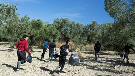 est le récit exceptionnel de cinq amis afghans sur le chemin de l'exil, de Kaboul à Paris en 2013. Claire Billet et Olivier Jobard ont partagé le voyage de ces clandestins pendant quatre mois. Bilan : 12.000km parcourus, six frontières passées clandestinement. (Olivier Jobard )