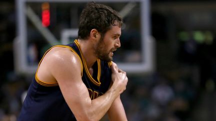 Kevin Love s'était blessé à l'épaule lors du Game 4 à Boston  (JIM ROGASH / GETTY IMAGES NORTH AMERICA)