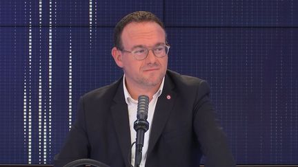 Damien Abad, président du groupe Les Républicains à l'Assemblée nationale et député de l'Ain était l'invité du "8h30 franceinfo", mardi 27 juillet 2021. (FRANCEINFO / RADIOFRANCE)