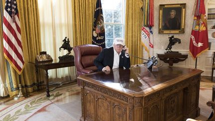 Une photo de Donald Trump, dans le Bureau ovale de la Maison Blanche, à Washington (Etats-Unis), diffusée par la présidence américaine, le 20 janvier 2018. (JOYCE N. BOGHOSIAN / OFFICIAL WHITE HOUSE PHOTO)