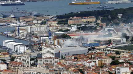 Vue de la base navale de Toulon, vendredi 12 juin 2020, après qu'un incendie s'est déclaré à bord d'un sous-marin nucléaire. (MAXPPP)