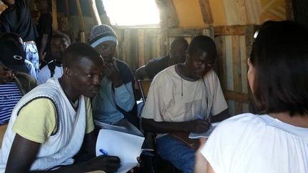 &nbsp; (Une cours de français dans l'école des migrants © RF/ Anne Lamotte)