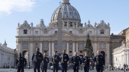 Les athlètes du Vatican devant la basilique Saint Pierre, le 10 janvier 2019. (MAXPPP)