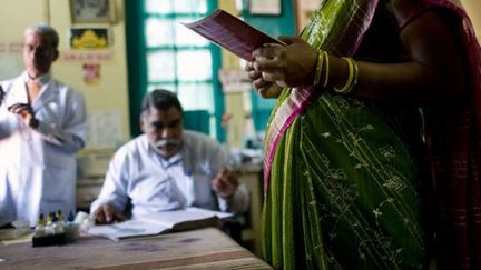 Un formulaire obligatoire est signé par la femme enceinte avant tout examen prénatal, qui l'engage à accepter qu’on ne lui révèle pas le sexe de son enfant, conformément à la loi de 1994. (Photos : Caroline Poiron pour Géopolis.)