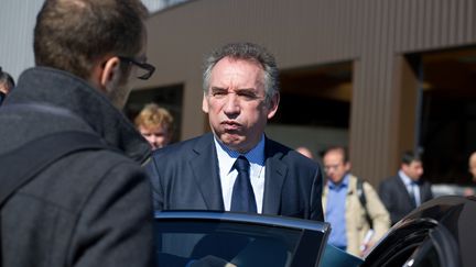 Le candidat MoDem &agrave; la pr&eacute;sidentielle,&nbsp;Fran&ccedil;ois Bayrou, le 26 mars 2012 &agrave;&nbsp;Fay-aux-Loges (Loiret). (BERTRAND LANGLOIS / AFP)