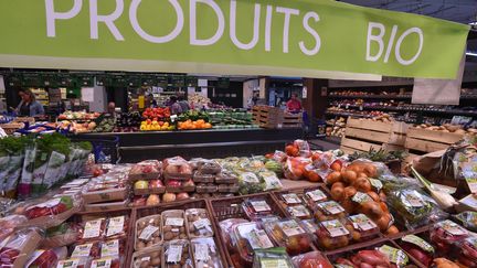 Des fruits et légumes bio dans un supermarché en Bretagne, en juillet 2018.&nbsp; (CLAUDE PRIGENT / MAXPPP)