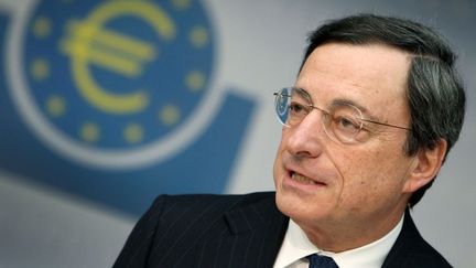 Mario Draghi, le pr&eacute;sident de la Banque centrale europ&eacute;enne, &agrave; Francfort (Allemagne), le 6 d&eacute;cembre 2012. (DANIEL ROLAND / AFP)