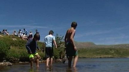 Dans le massif du Taillefer, le lac Fourchu attire du monde