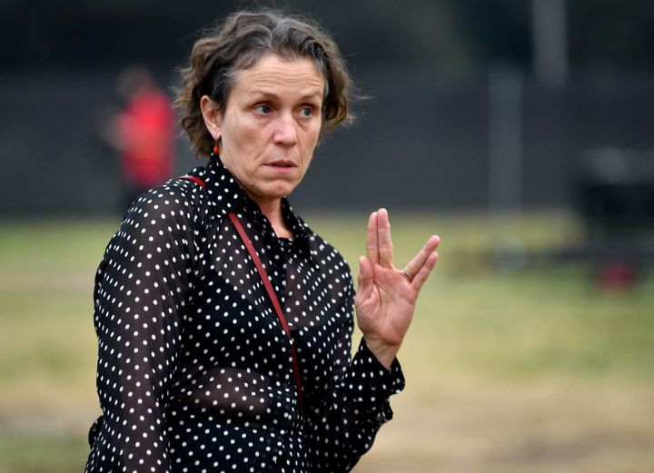 L'actrice Frances McDormand, le 11 septembre à Pasadena (Californie, Etats-Unis), lors de la première en mode drive-in du film "Nomadland" de l'Américaine Chloé Zhao. (AMY SUSSMAN / GETTY IMAGES NORTH AMERICA)