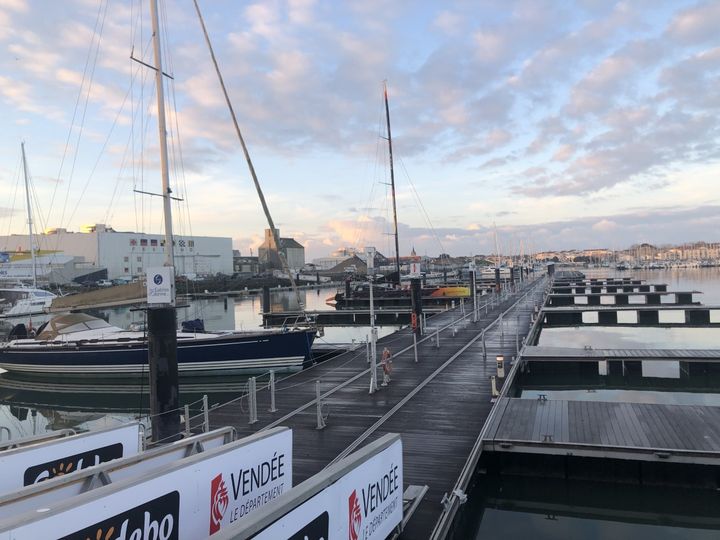 Le ponton du port Olona, aux Sables d'Olonne. (EMMA SARANGO / RADIO FRANCE)