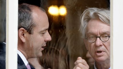 Laurent Berger, secr&eacute;taire g&eacute;n&eacute;ral de la CFDT, et Jean-Claude Mailly, secr&eacute;taire g&eacute;n&eacute;ral de FO, apr&egrave;s une r&eacute;union avec Matignon, le 16 juin 2014. (STEPHANE DE SAKUTIN / AFP)