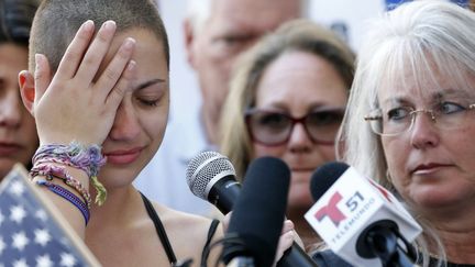 Emma Gonzalez, l'une des trois lycéens, à Fort Lauderdale, en Floride, le 17 février 2018.&nbsp; (RHONA WISE / AFP)