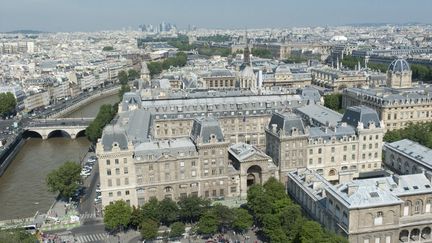 La pr&eacute;fecture de police de Paris, sur l'&icirc;le de la Cit&eacute;, abrite peut-&ecirc;tre dans ses entrailles les secrets des origines de Paris.&nbsp; (DANIEL THIERRY / PHOTONONSTOP / AFP)