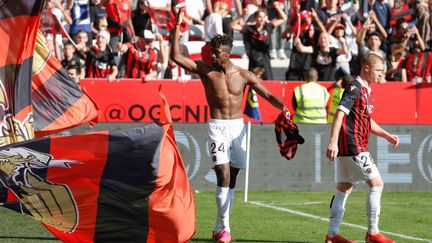 Evann Guessand célèbre le but de la victoire face à Lyon, obtenu dans les dernières minutes du match dimanche 24 octobre. (BOTELLA SEBASTIEN / MAXPPP)