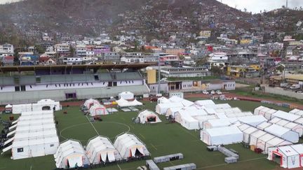 Mayotte : un stade transformé en hôpital de campagne (France 2)