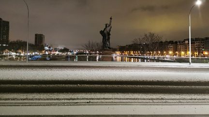 Pont de Grenelle, Paris, le 18 janvier 2024 au petit matin. (LOUIS MONDOT / RADIO FRANCE)