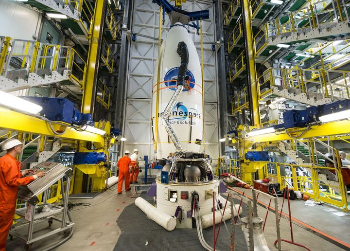 L'IXV, petit vaisseau spatial exp&eacute;rimental europ&eacute;en,&nbsp;est pr&eacute;par&eacute; pour son lancement &agrave; Kourou (Guyane), le 30 janvier 2015. (AFP / CNES/CSG)