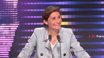 Amélie Oudéa-Castéra, ministre des Sports et des Jeux Olympiques et Paralympiques,&nbsp;était&nbsp;mardi 26 juillet l’invitée du 8h30 franceinfo. (FRANCEINFO / RADIOFRANCE)