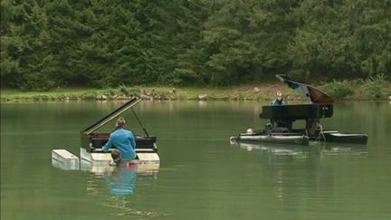 Deux pianos sur un lac de Belledonne (France 3 Alpes Y. Glo)