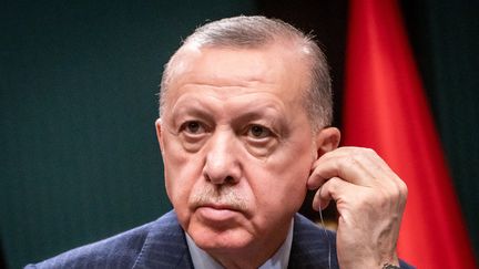 Le president turc&nbsp;Recep Tayyip Erdogan se pose en médiateur entre la Russie et l'Ukraine. (MICHAEL KAPPELER / DPA)