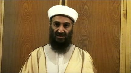 Oussama Ben Laden dans une vid&eacute;o diffus&eacute;e par le Pentagon, le 7 mai 2011. (  REUTERS)