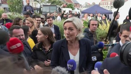 Le procès des assistants parlementaires du Front national débute lundi 30 septembre. Marine Le Pen est menacée par une peine d'inéligibilité. (France 2)