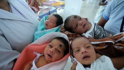 Desnouveau-nés à la maternité de Guwahati (Inde). (BIJU BORO / AFP)