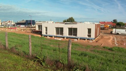 Des maisons modulaires mises en place pour des locataires saisonniers. (France 3 Pays de la Loire)