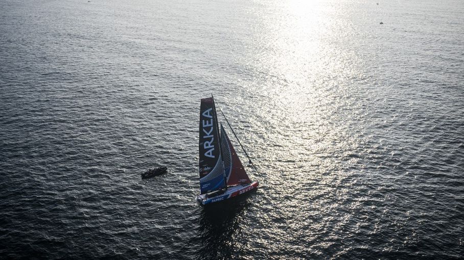 Vendée Globe 2024 : Yoann Richomme reste en tête d'un classement très resserré après avoir passé Madère... Suivez la position des skippeurs en direct