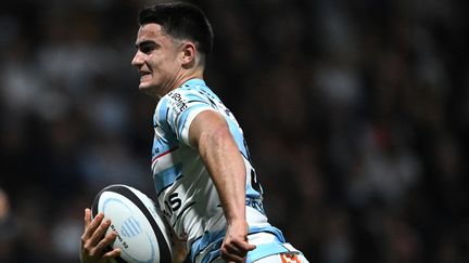 Nolann Le Garrec sous le maillot du Racing 92 lors d'un match de Top 14 contre le Stade toulousain, le 31 octobre 2021 à l'Arena de Nanterre (Hauts-de-Seine). (ANNE-CHRISTINE POUJOULAT / AFP)