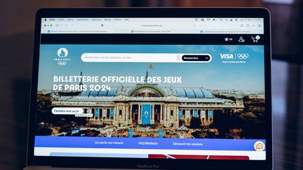 Image d'illustration de la plateforme de vente des billets pour les Jeux olympiques de Paris 2024, prise le 27 février 2023. (MARIE MAGNIN / AFP)