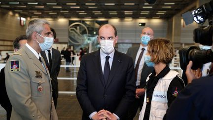 Jean Castex visite le vaccinodrome de la porte de Versailles, à Paris, le 15 mai 2021. (GEOFFROY VAN DER HASSELT / AFP)