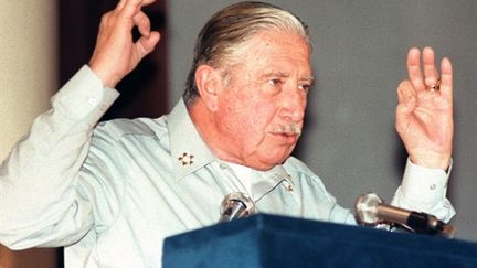 L'ancien dictateur chilien Augusto Pinochet en octobre 1986 (AFP - MARCO UGARTE)