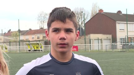 Le jeune Illia, nouvelle recrue du club de foot de Famars dans le Nord. (CAPTURE D'ÉCRAN FRANCE 3)