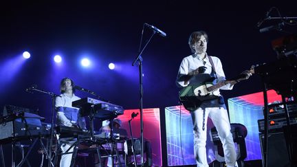 Le duo Air (Jean-Benoit Dunckel et Nicolas Godin) lors d'un concert à Montreux, en juillet 2016. (FABRICE COFFRINI / AFP)