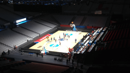 L'intérieur de l'Aréna Pierre-Mauroy en configuration basket