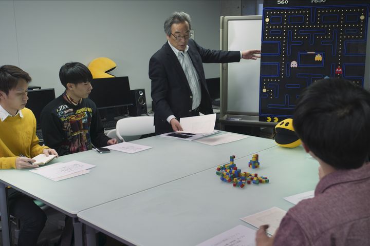 Le Japonais&nbsp;Toru Iwatani&nbsp;, créateur de "Pac-Man", dans le premier épisode de "High Score". (NETFLIX)