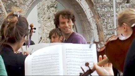 David Greilsammer et la formation Geneva Camerata aux Nuits de la Citadelle
 (Culturebox / capture d&#039;écran)