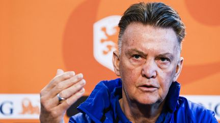 Louis van Gaal en conférence de presse le&nbsp;25 mars 2022 avant les matchs des Pays-Bas face au Danemark et à l'Allemagne. (MAURICE VAN STEEN / ANP / AFP)