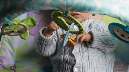 Un bébé de 8 mois, à Paris, en avril 2019. (RICCARDO MILANI / HANS LUCAS / AFP)