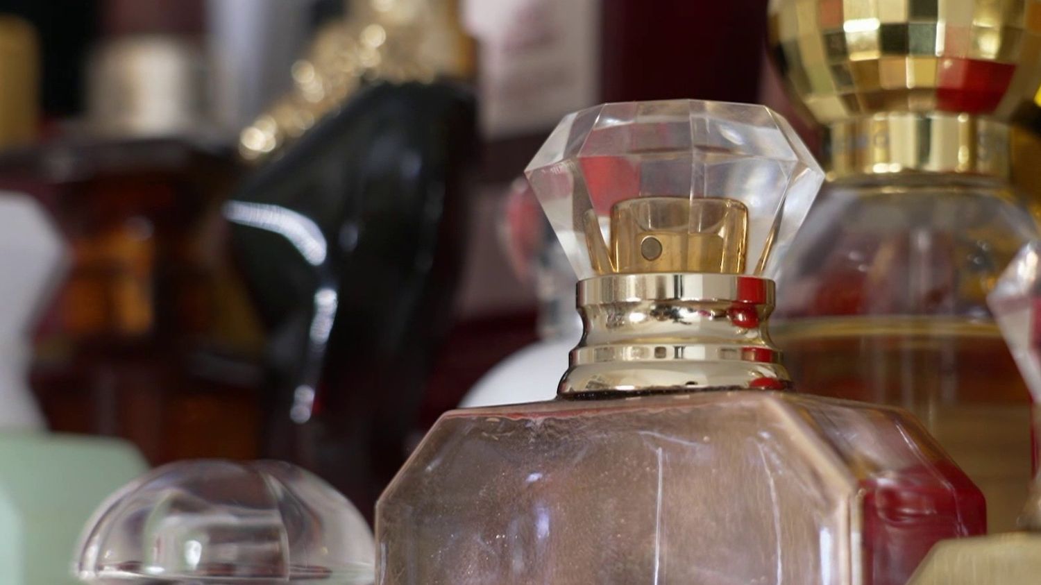 Duped perfumes, a legal but controversial practice