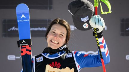 La skieuse de Flaine Romane Miradoli a remporté le Super-G de Lenzerheide (Suisse) le 5 mars 2022. (FABRICE COFFRINI / AFP)