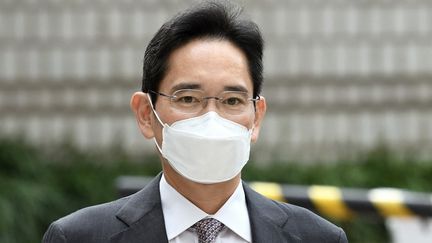 Lee Jae-yong,&nbsp;vice-président de Samsung Electronics, arrive au tribunal&nbsp;du district de Séoul, la capitale sud-coréenne, le 12 octobre 2021. (JUNG YEON-JE / AFP)