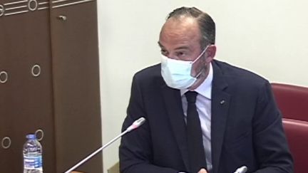 Édouard Philippe a été entendu par la Cour de&nbsp;justice de la République&nbsp;(CJR), mardi 18 octobre, pour sa gestion de l'épidémie de Covid-19. L'ancien Premier ministre a été placé sous le statut de témoin assisté. (FRANCEINFO)