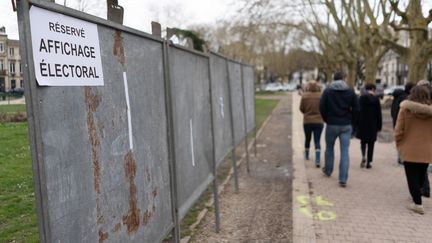 Malgré le coronavirus, le gouvernement maintient les municipales