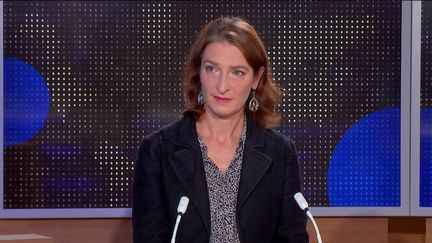 Catherine Nave-Bekhti, secrétaire générale Sgen-CFDT, était l'invitée du journal de 23 Heures de franceinfo, dimanche 18 octobre, pour réagir à l'assassinat de Samuel Paty, mort pour avoir enseigné la liberté d'expression. (FRANCEINFO)